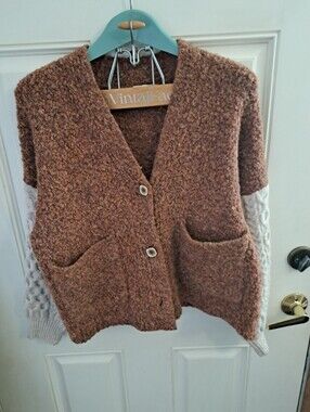 GILDED INTENT Cozy Brown Bouclé Sweater with Cream Cable-Knit Sleeves